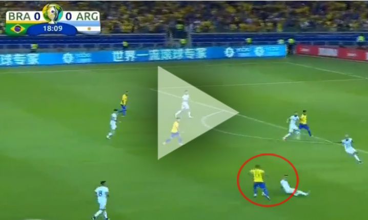 Dani Alves ZABAWIŁ SIĘ z graczami Argentyny!  [VIDEO]